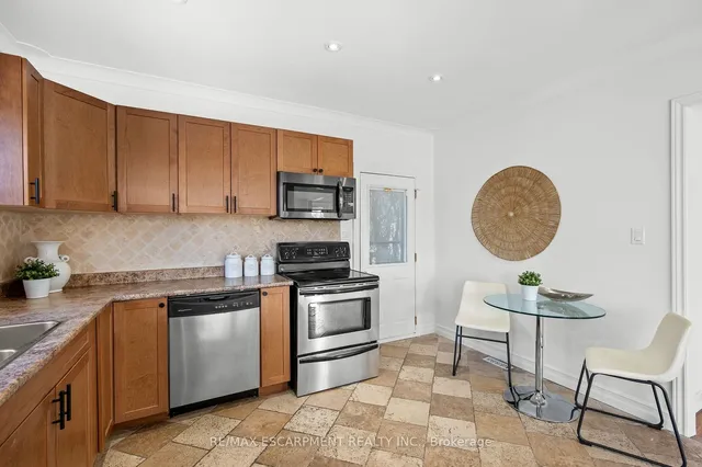 Additional image 12 of 1053 HELENA St