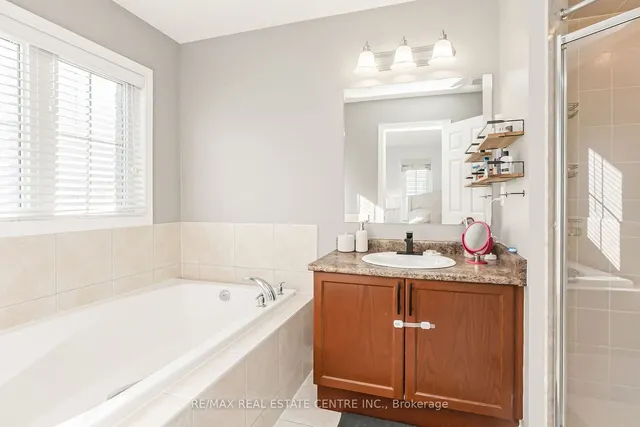 Additional image 24 of 27 Cedar Lake Cres