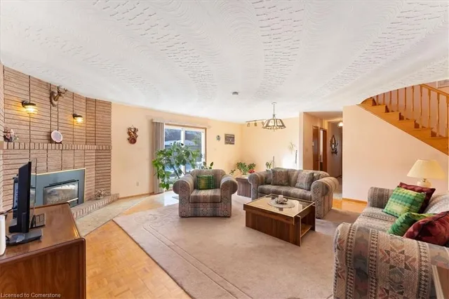 Additional image 29 of 17 Colgate Crt