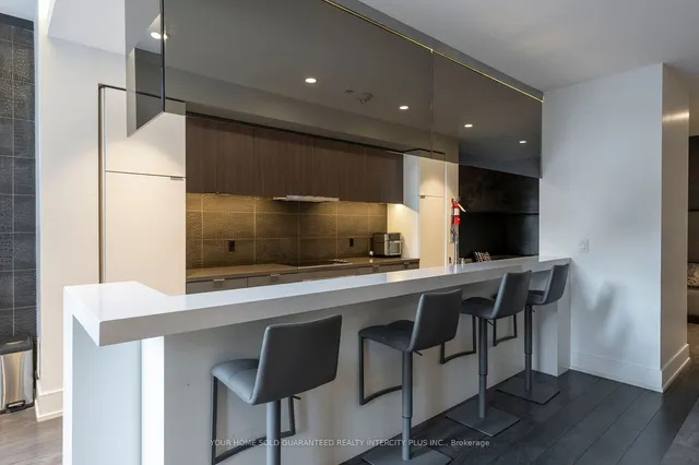 Additional image 40 of 6 Parkwood Ave Unit 303