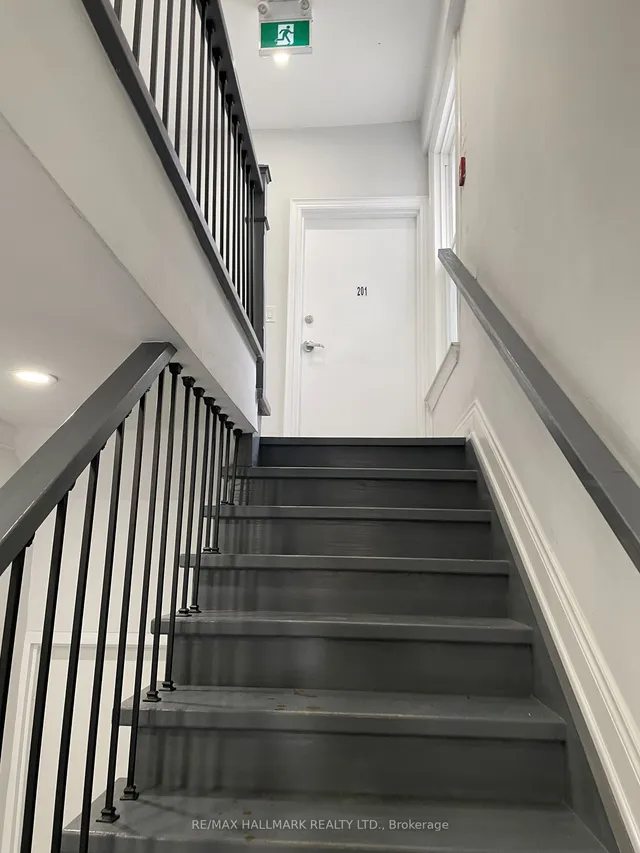 Additional image 3 of 414 Dundas St