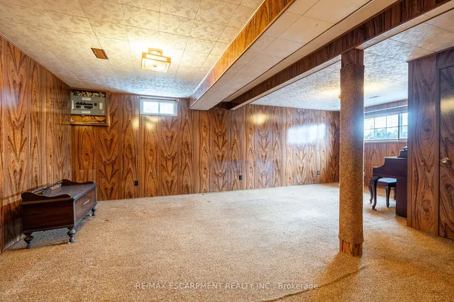 Additional image 30 of 44 CAPILANO Dr