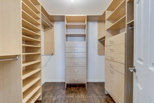 Additional image 31 of 261 Gatwick Dr