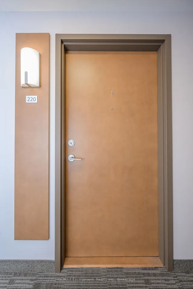 Additional image 10 of 320 PLAINS Rd Unit 220