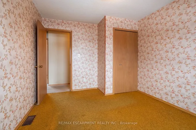 Additional image 24 of 44 CAPILANO Dr