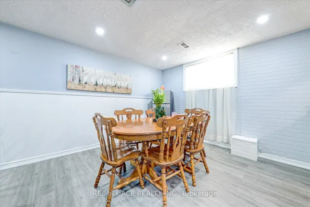 Additional image 30 of 121 Cultra Sq