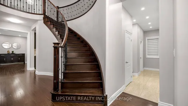 Additional image 20 of 23 Louisburg Cres