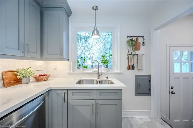 Additional image 19 of 586 Weber St