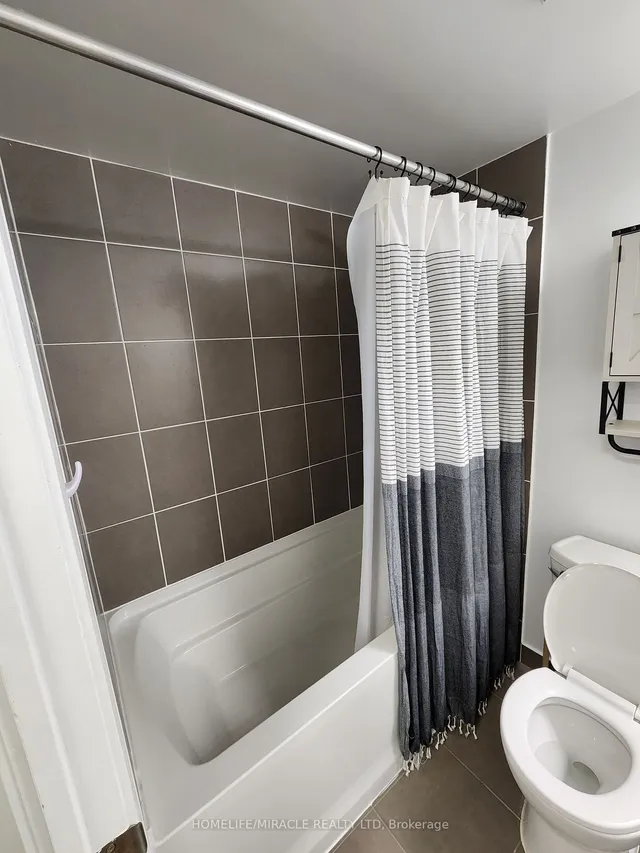 Additional image 16 of 800 Lawrence Ave Unit 407