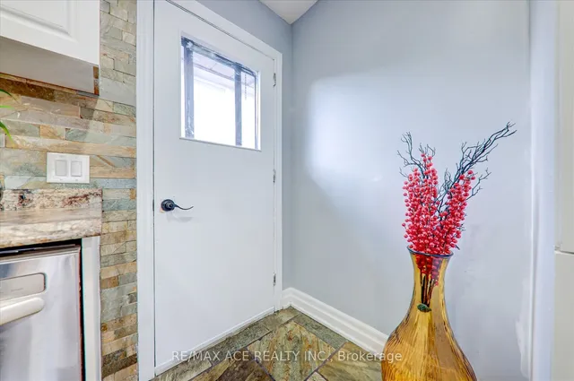 Additional image 11 of 121 Cultra Sq