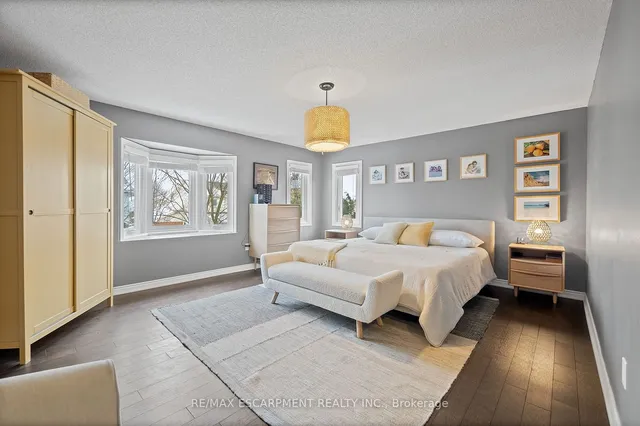 Additional image 21 of 45 STRATHROY Cres