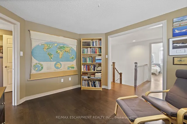 Additional image 20 of 45 STRATHROY Cres