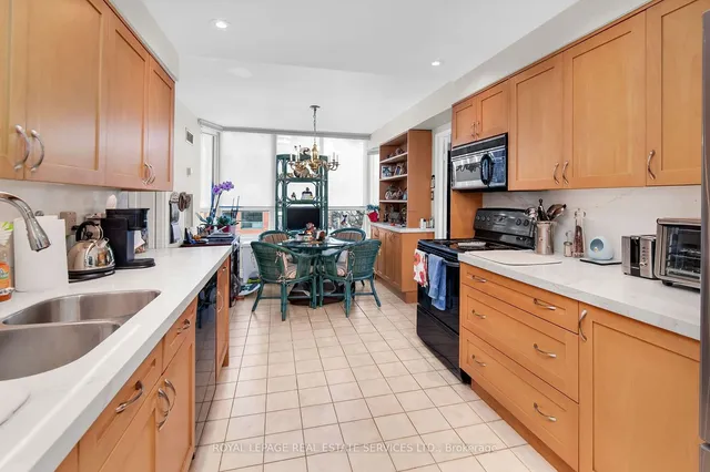 Additional image 20 of 130 Carlton St Unit 609