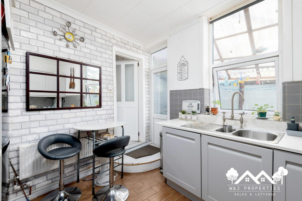 Additional image 10 of Blackburn Road, Darwen, BB3