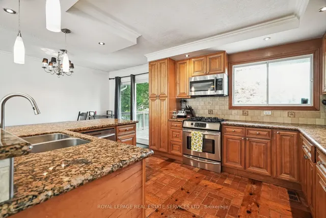 Additional image 9 of 1284 Elgin Cres