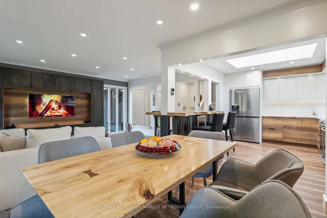 Additional image 11 of 21 Toynbee Tr