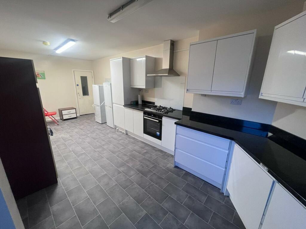 Additional image 6 of 1 Room Available In Flat Above Holly Bank Rd, B13 0RJ