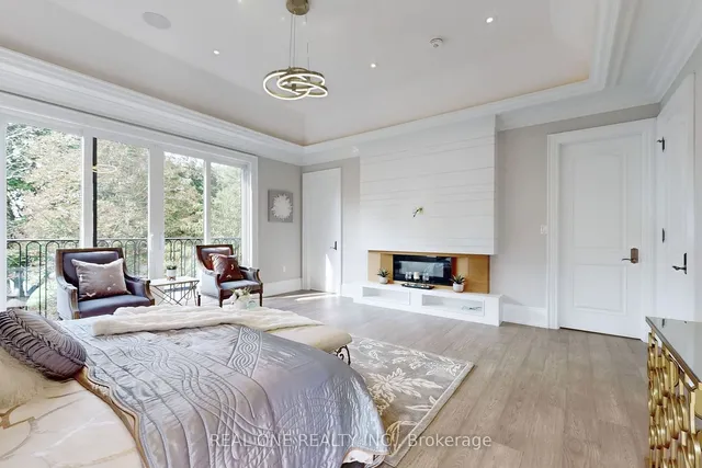 Additional image 25 of 12 Resolution Cres