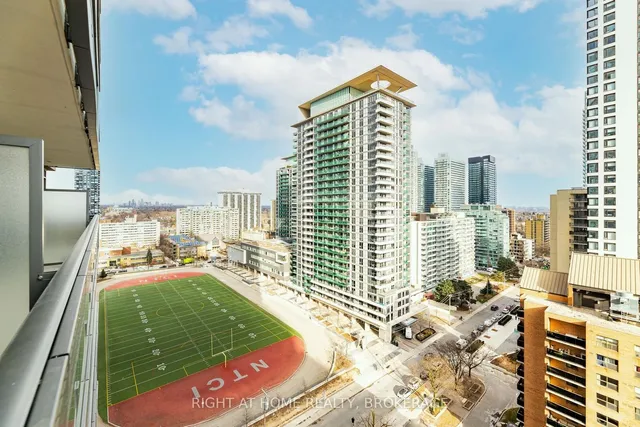 Additional image 14 of 39 Roehampton Ave Unit 1301