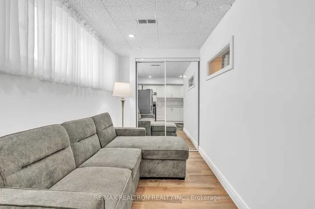 Additional image 33 of 51 Bowerbank Dr