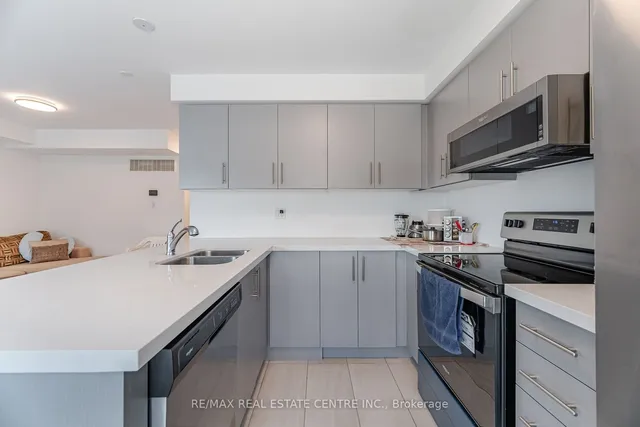 Additional image 18 of 155 Veterans Dr Unit 7