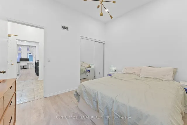 Additional image 24 of 228 St George St Unit 3