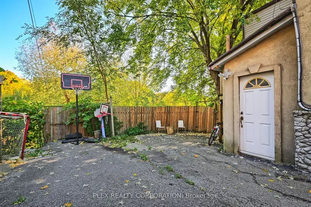 Additional image 33 of 193 Coxwell Ave