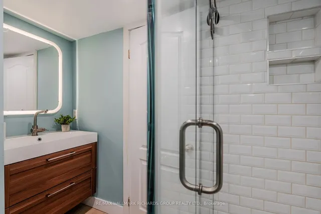 Additional image 31 of 17 Brick Crt