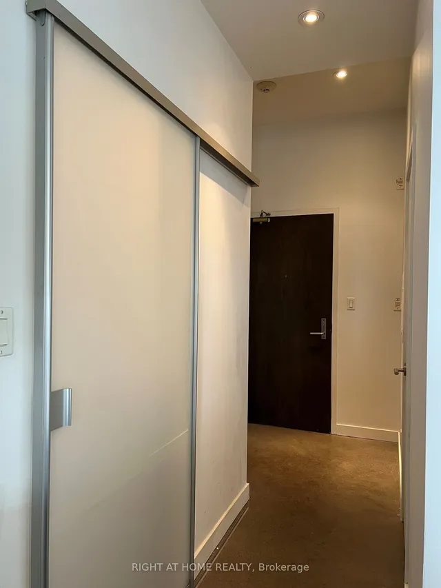 Additional image 8 of 625 Queen St Unit 607