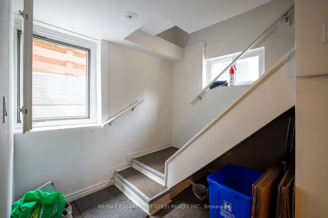 Additional image 19 of 86 Whitney Ave