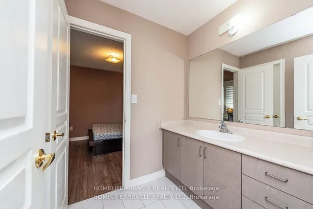 Additional image 13 of 30 Lloyd Cres