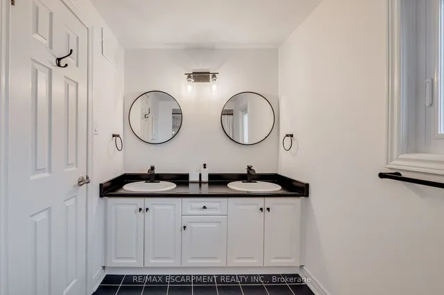 Additional image 29 of 45 STRATHROY Cres