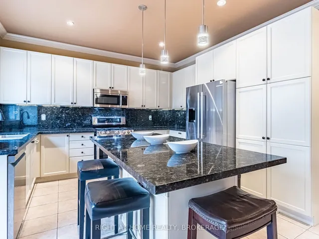 Additional image 13 of 1084 Holdsworth Cres