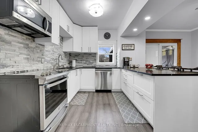 Additional image 3 of 53 1/2 Robins Ave