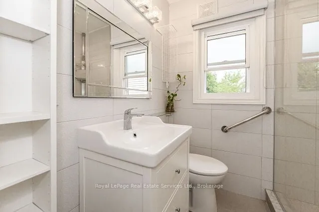 Additional image 18 of 925 King St