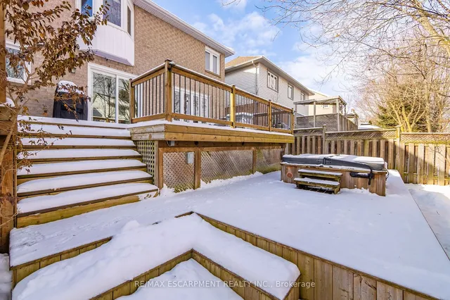 Additional image 36 of 45 STRATHROY Cres