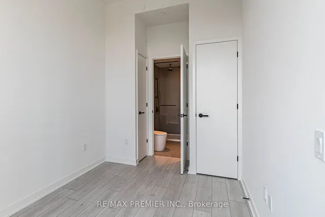 Additional image 27 of 55 Charles St Unit 3904