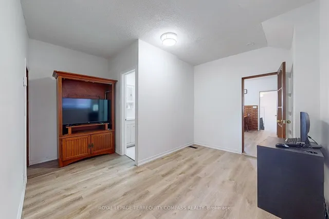 Additional image 5 of 560 Perth Ave