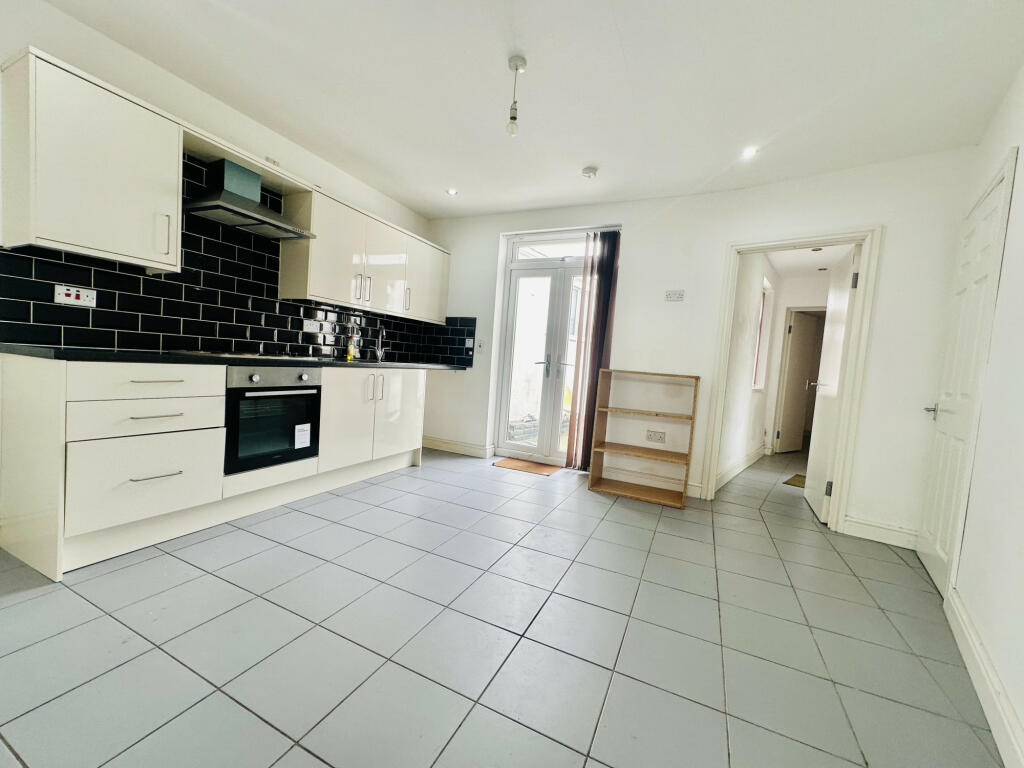 Additional image 3 of Vernon Road, Oldbury, West Midlands, B68