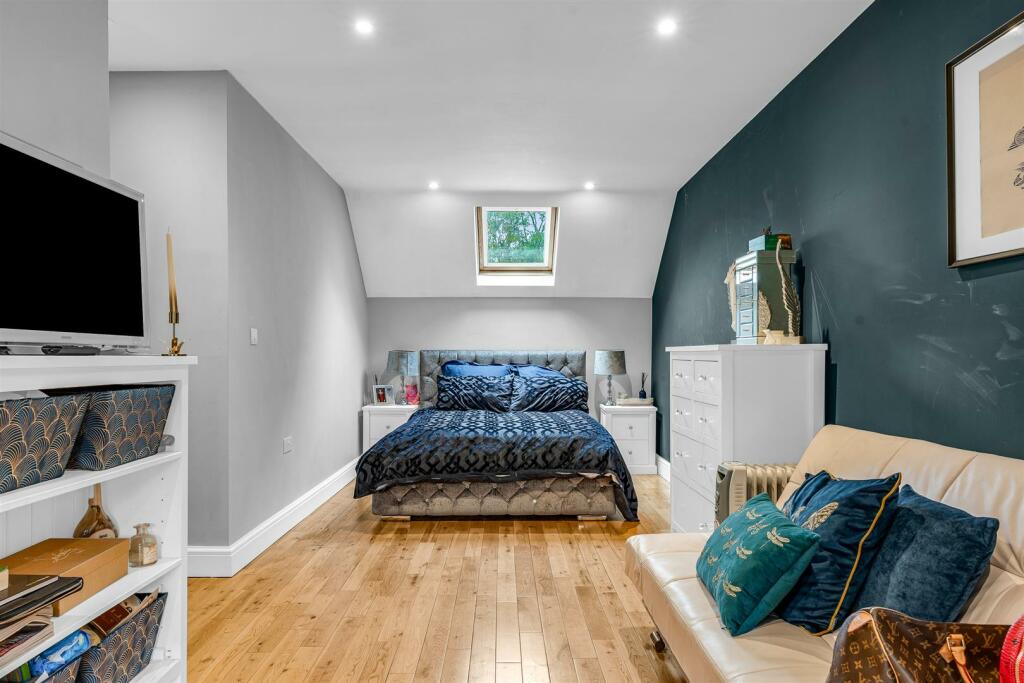 Additional image 24 of Canonsfield Road, Welwyn