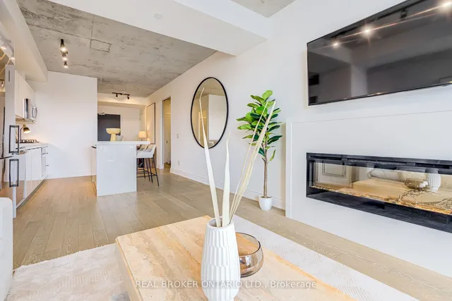 Additional image 9 of 608 Richmond St Unit 717