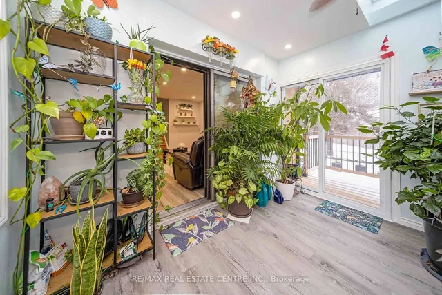 Additional image 27 of 78 Simmons Blvd