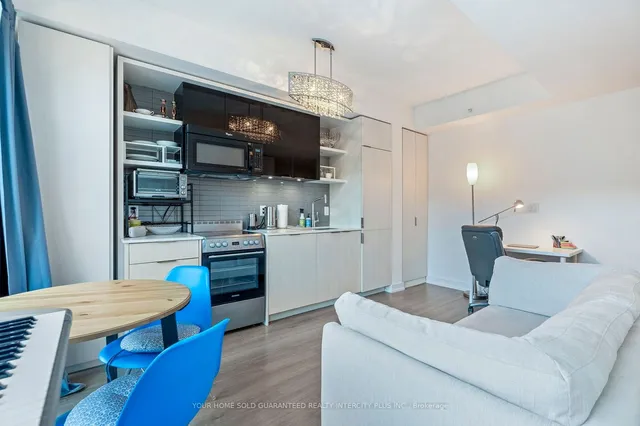 Additional image 24 of 6 Parkwood Ave Unit 303