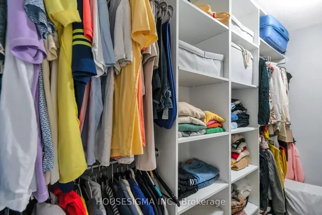 Additional image 18 of 716 The West Mall Unit 1402