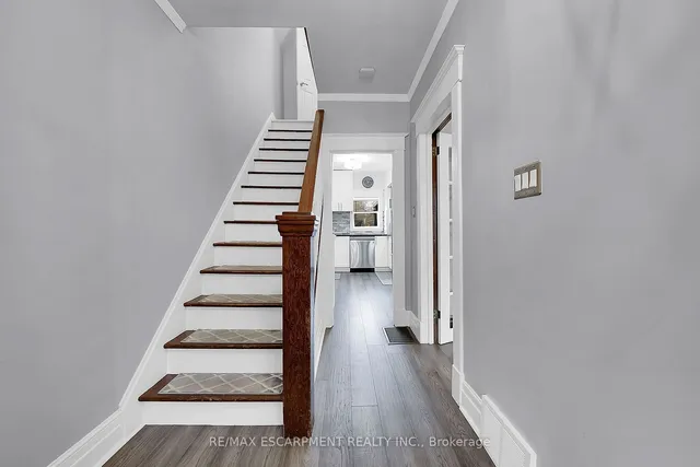 Additional image 16 of 53 1/2 Robins Ave