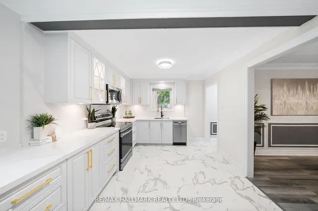 Additional image 11 of 551 Military Tr