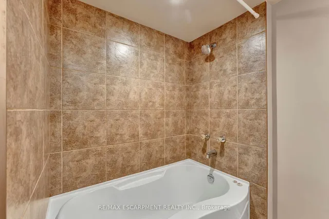 Additional image 27 of 131 East 42nd St