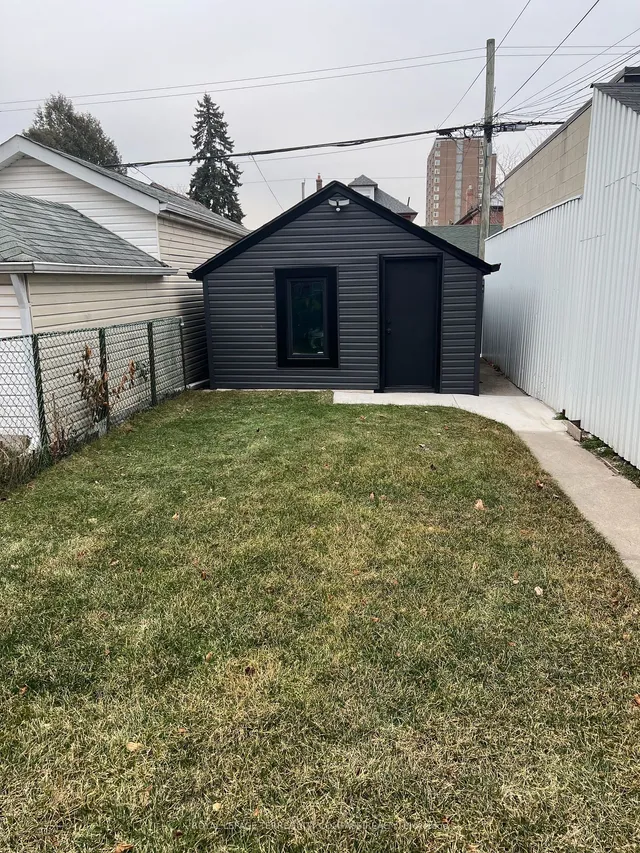 Additional image 17 of 560 Perth Ave