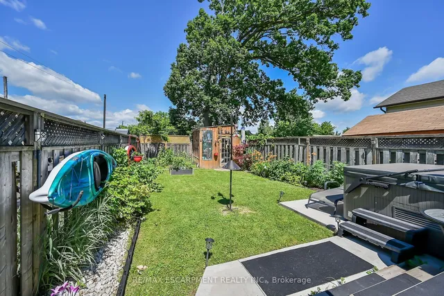 Additional image 29 of 53 1/2 Robins Ave