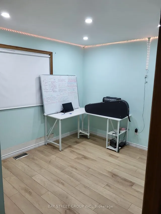 Additional image 11 of 11 Penny Lane